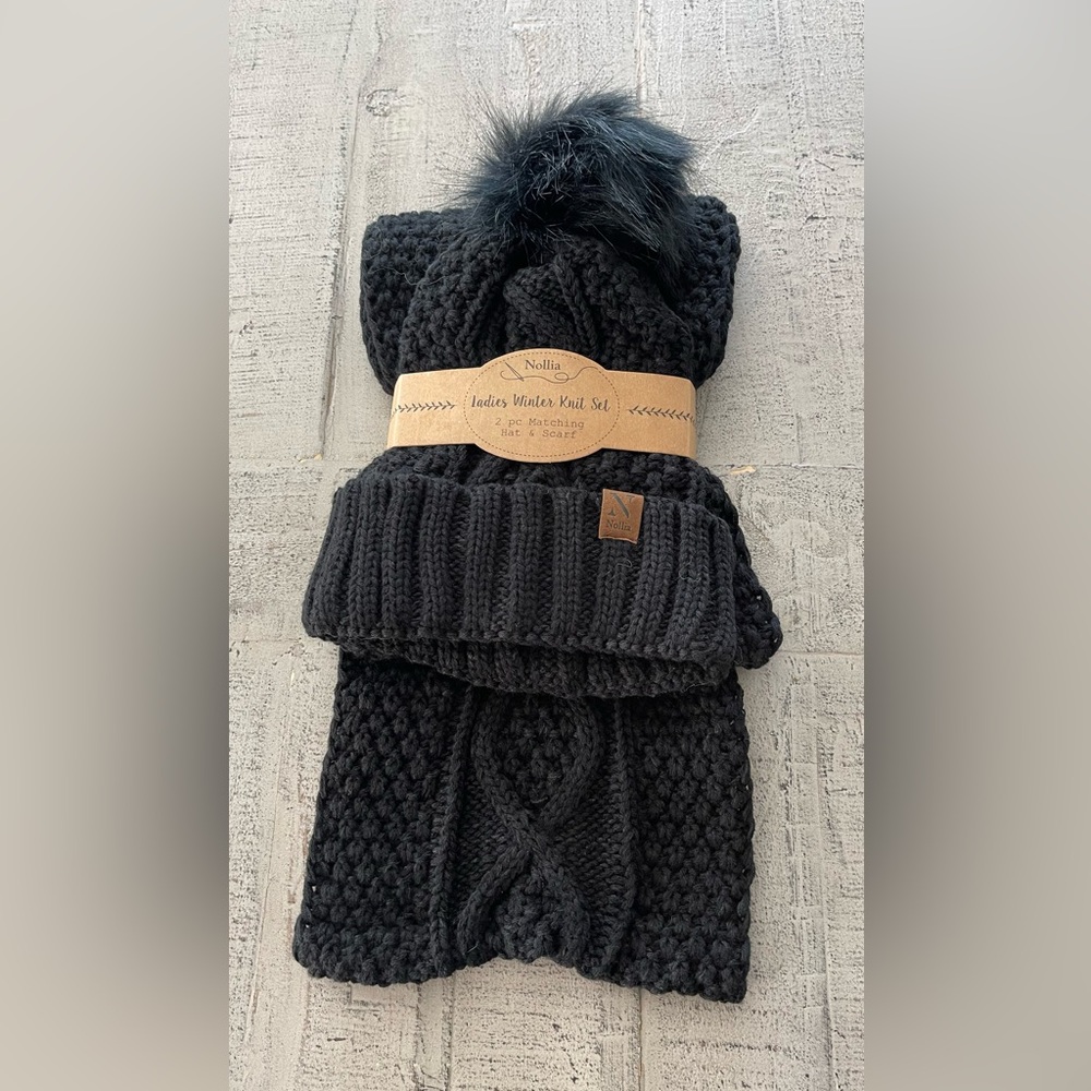 Women’s hat and scarf set